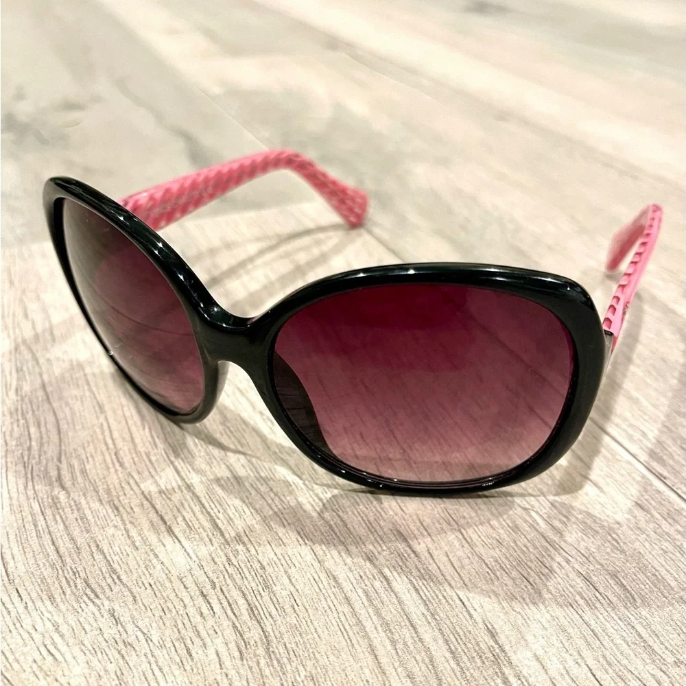 Vince Camuto Women’s Sunglasses Black Pink VC196B